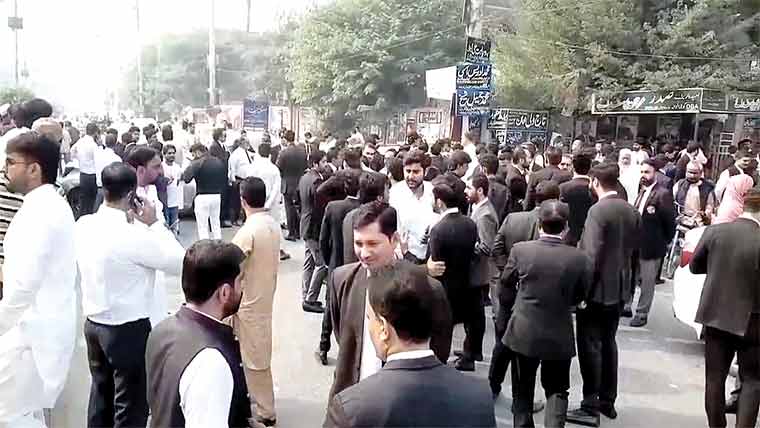 میلے کے دوران غل غپاڑہ سے منع کرنے پر تلخ کلامی، فائرنگ سے وکیل سمیت 2 شہری جاں بحق