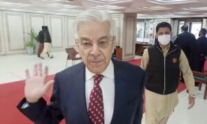 عمران خان اسٹیبلشمنٹ کا پراڈکٹ ،امریکا کی مدد سے اقتدار چاہتا ہے، وزیر دفاع