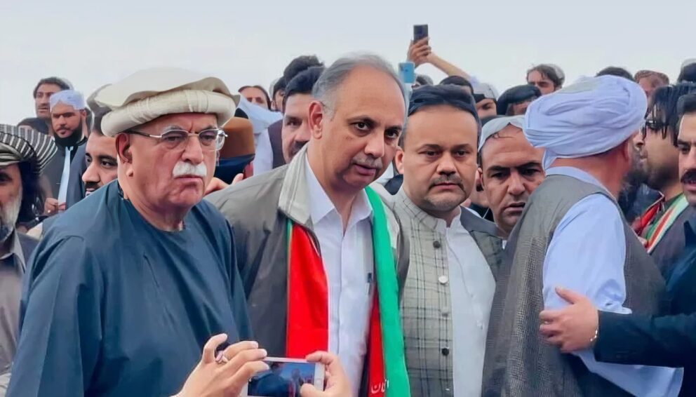 محموداچکزئی،اخترمینگل کے کہنے پر سول نافرمانی تحریک موخر کی،لطیف کھوسہ