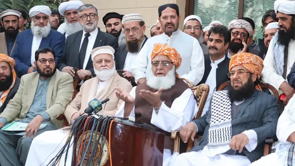 مختلف مکاتب فکر ساتھ ، تفریق ڈالنے والے اصل دشمن کو تلاش کرنا ہوگا،مولانافضل الرحمن