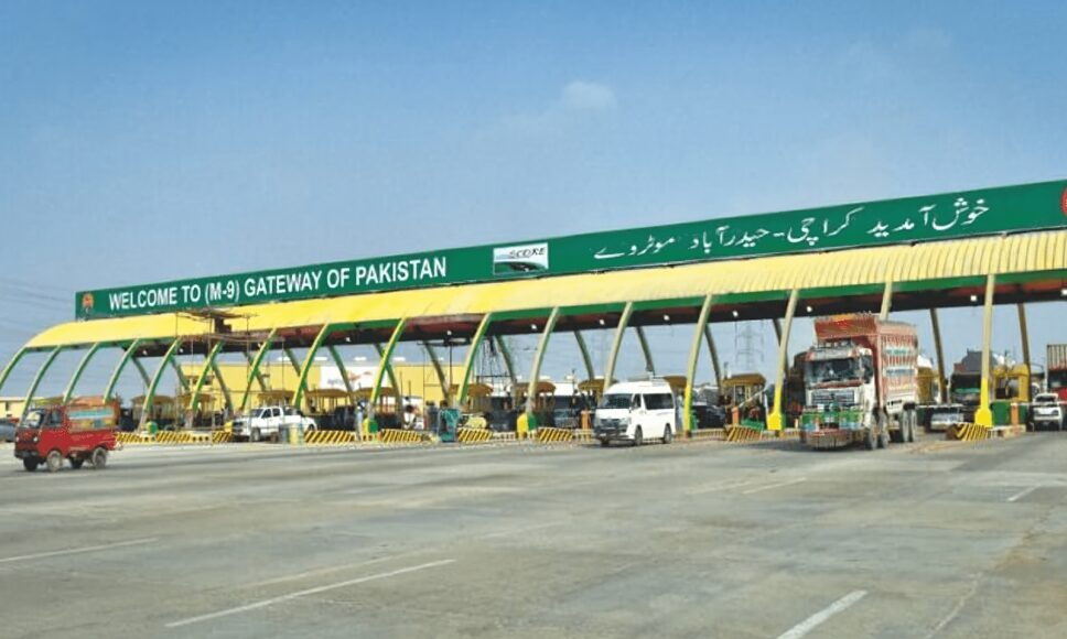 ہائی وے اور موٹر وے پر سفر کرنے والوں کو نئے سال کا تحفہ‘ٹول ٹیکس بڑھا دیاگیا