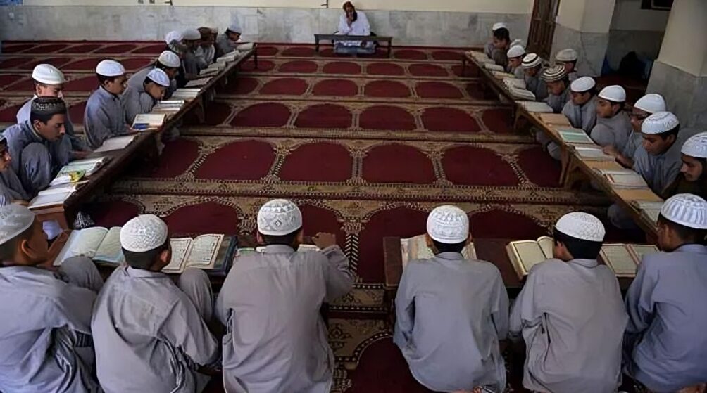 جے یو آئی نے وفاق کے بعد صوبوں میں بھی مدارس کی رجسٹریشن کیلئے بل کا مسودہ تیار کر لیا