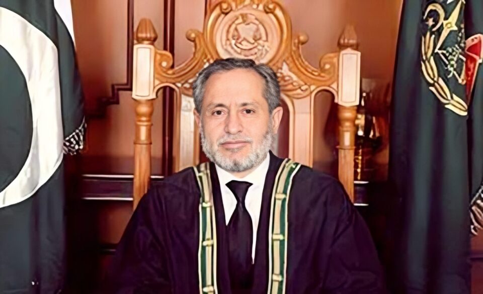 آرمی ایکٹ کا اطلاق صرف فوج پر ہوتا ہے، جسٹس جمال مندوخیل