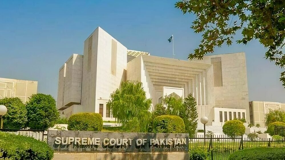 اے پی ایس حملے کا ٹرائل فوجی عدالت میں کیوں نہیں ہوا،آئینی بنچ