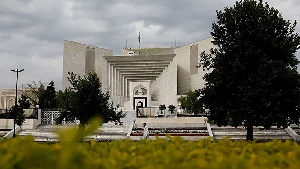 سپریم کورٹ: کور کمانڈر ہاؤس میں داخلہ سیکیورٹی ناکامی، کسی فوجی افسر کا ٹرائل ہوا؟
