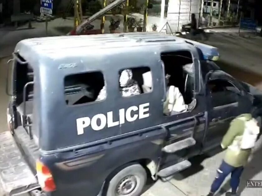 کراچی،پولیس موبائل میں شہری اغواء، 9 کروڑروپے سے ہاتھ دھو بیٹھا