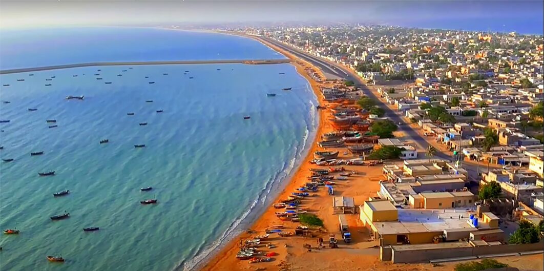 گوادر: ڈپٹی کمشنر ہاوس میں گھسنے کی کوشش کرنے والا مشتبہ شخص گرفتار، رشتہ دار کو قتل کردیا