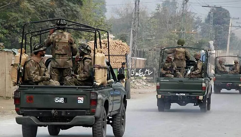 منگوچر میں دہشت گردوں کی کارروائی ناکام، 12 حملہ آور ہلاک، 18 جوان شہید ہوگئے