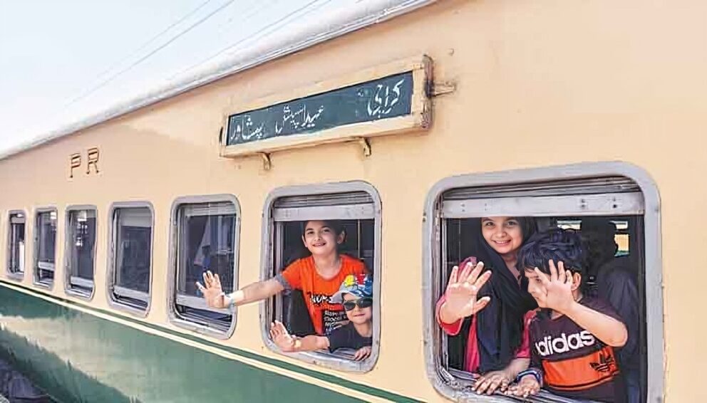 عید کے لیے 4 اسپیشل ٹرینیں 25 رمضان سے چلائی جائیں گی، وزیر ریلوے