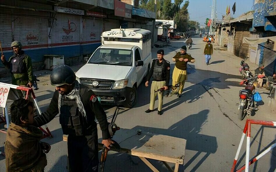بنوں میں 2 تھانوں اور ایک چوکی پر دہشتگردوں کا حملہ،اہلکار محفوظ رہے
