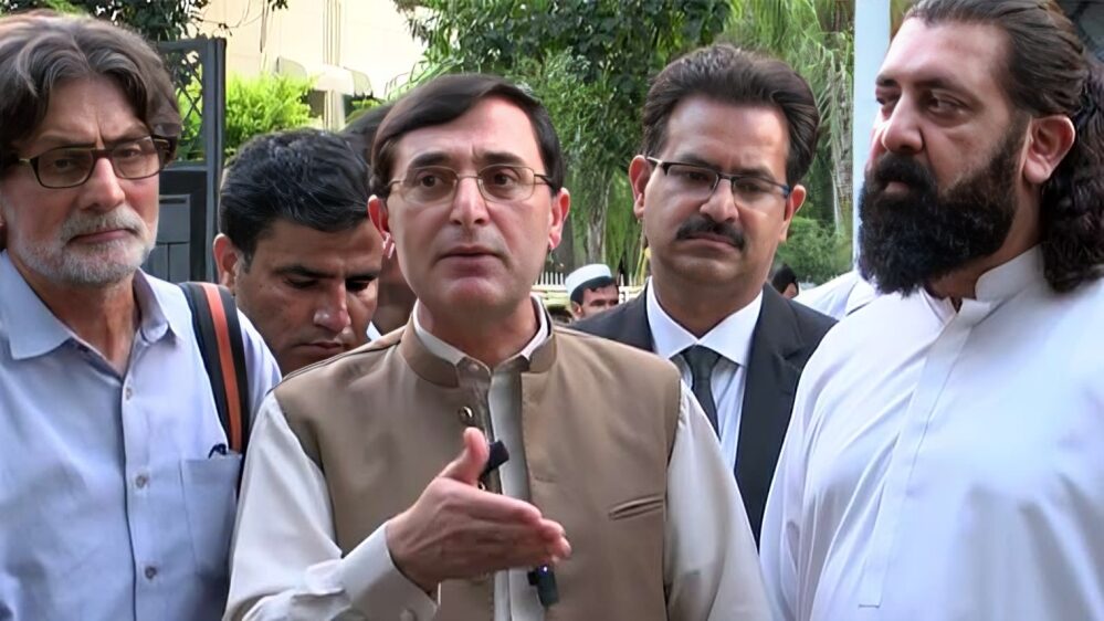 مخصوص نشستیں ہمارا حق، الیکشن کمیشن آئینی ذمہ داری نبھانے میں ناکام ہوگیا‘ بیرسٹر گوہر