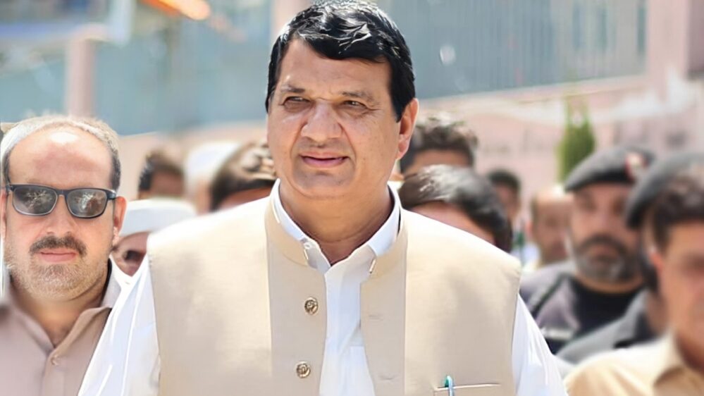 پاکستان کوڈیفالٹ سے بچانے پر وزیراعظم کی حب الوطنی کوسلام پیش کرتے ہیں،امیرمقام