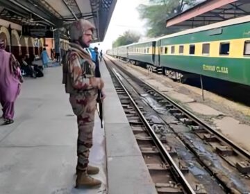 بلوچستان میں آج سے 16 اگست تک بس اور ٹرین سروسز معطل، سفر مفلوج