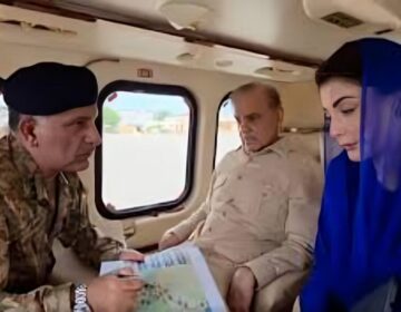 وزیراعظم اور وزیراعلیٰ پنجاب کا سیلاب سے متاثرہ علاقوں کا فضائی جائزہ (1)