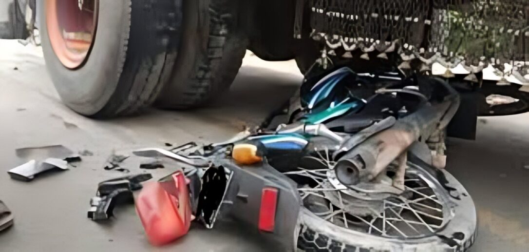 کراچی، خونی ڈمپر کا ایک اور وار، موٹر سائیکل سوار 2نوجوانوں کو کچل دیا، ایک جاں بحق