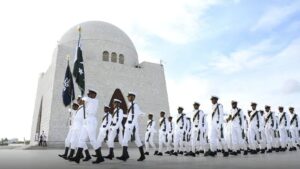 یوم آزادی پر مزار قائد و اقبال پر گارڈز تبدیلی کی پروقار تقاریب
