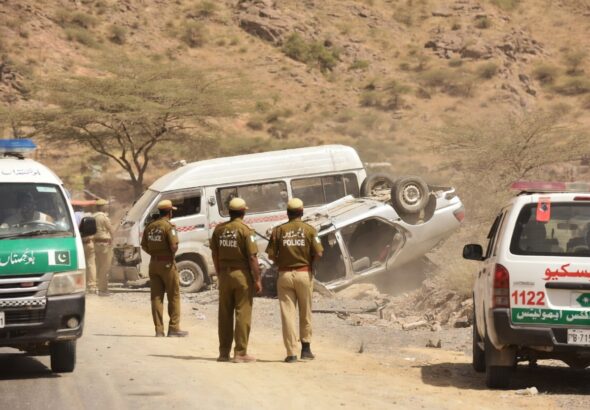 نوکنڈی میں دو گاڑیوں کے درمیان تصادم، 3 افراد جاں بحق، خواتین سمیت 10 زخمی