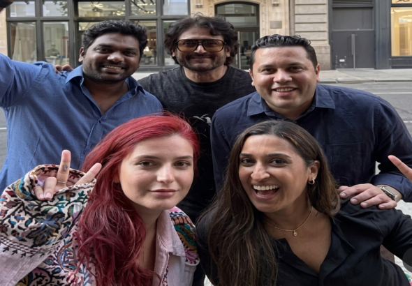 فیصل کپاڈیا، مومنہ مستحسن اور بھارتی کامیڈین کی نیویارک میں ملاقات