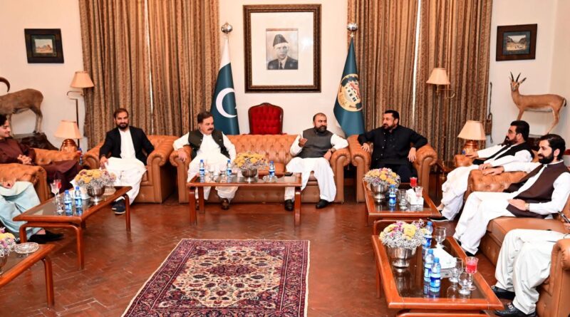 گورنر بلوچستان شیخ جعفر خان مندوخیل سے وزیر اعلیٰ بلوچستان میر سرفراز بگٹی کی ملاقات دونوں رہنماؤں نے ایک دوسرے کو عیدالاضحیٰ کی مبارکباد دی
