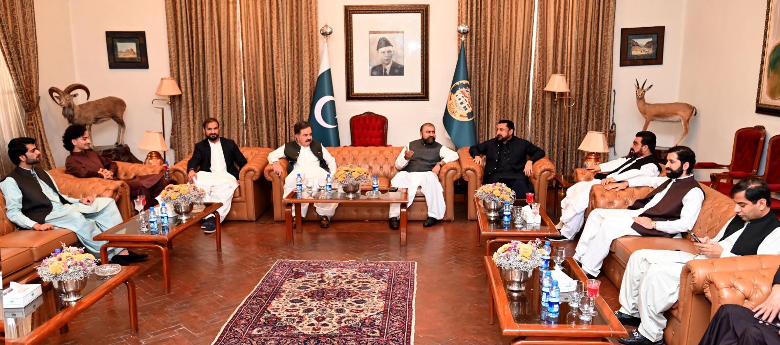 گورنر بلوچستان شیخ جعفر خان مندوخیل سے وزیر اعلیٰ بلوچستان میر سرفراز بگٹی کی ملاقات دونوں رہنماؤں نے ایک دوسرے کو عیدالاضحیٰ کی مبارکباد دی