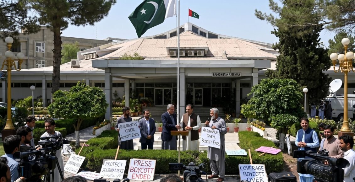 صحافیوں کا بلوچستان اسمبلی کے سامنے احتجاج اور کوریج کا بائیکاٹ، وزرا کی یقین دہانی پر ختم