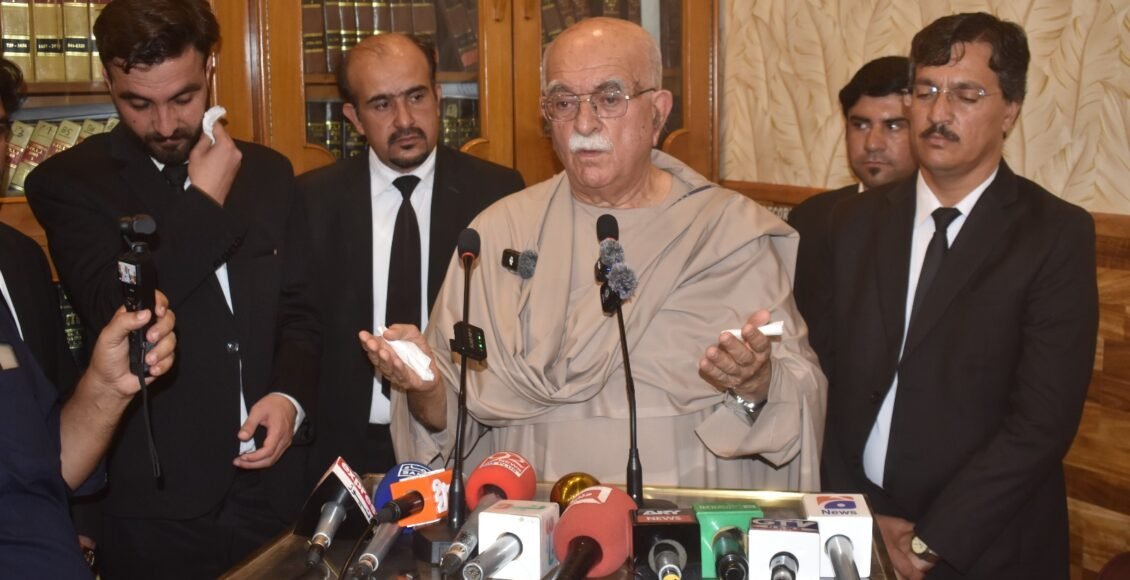 آئین کی بالادستی اور پارلیمنٹ کی بالادستی ہی مسائل کا حل ہے، محمود خان اچکزئی