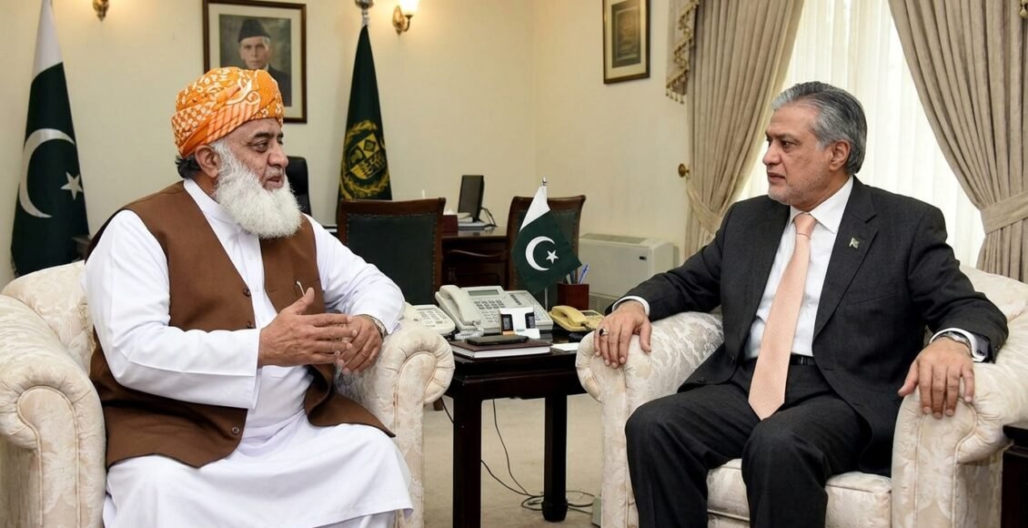 اسحاق ڈار کا مولانا فضل الرحمان سے رابطہ ، خیبرپختونخوا کی صورتحال پر غور
